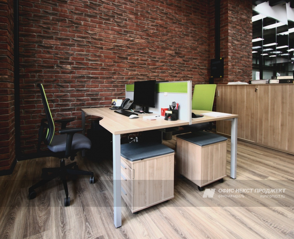 Клиентский департамент. Рабочие места сотрудников на металлической раме. Серия Interplay.