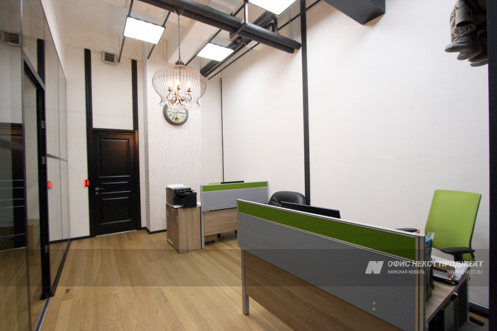 Рабочие места Interplay в приемной руководителей.