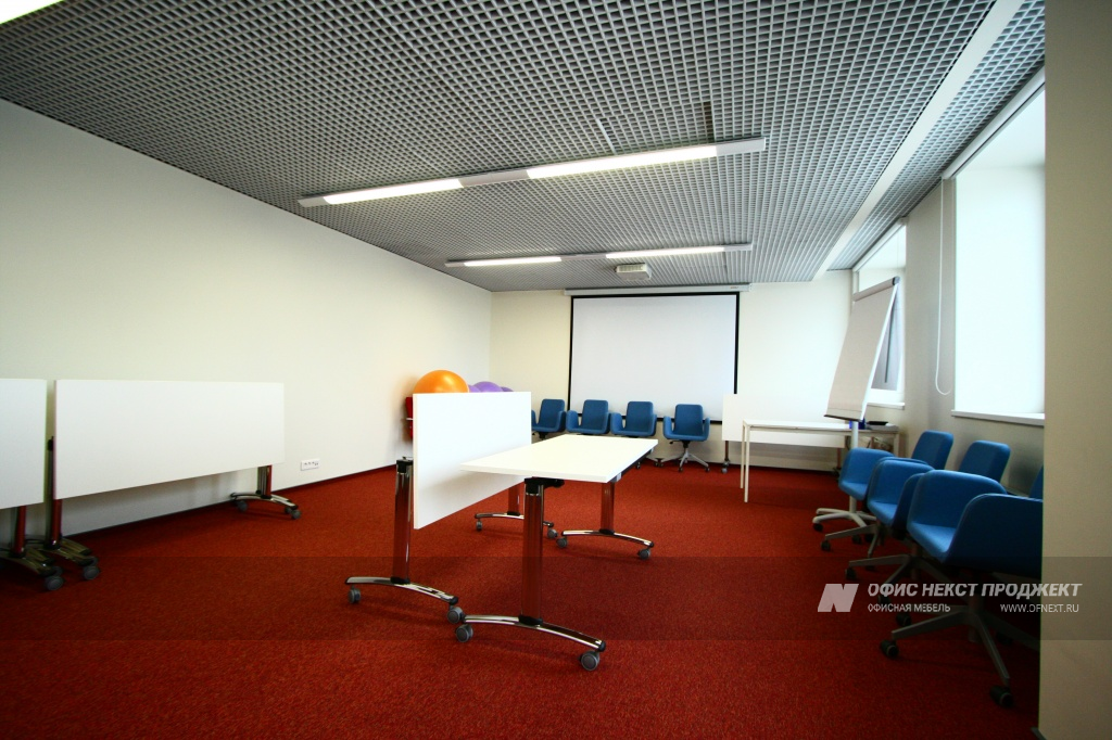 Europos - трансформируемые столы для тренингового центра