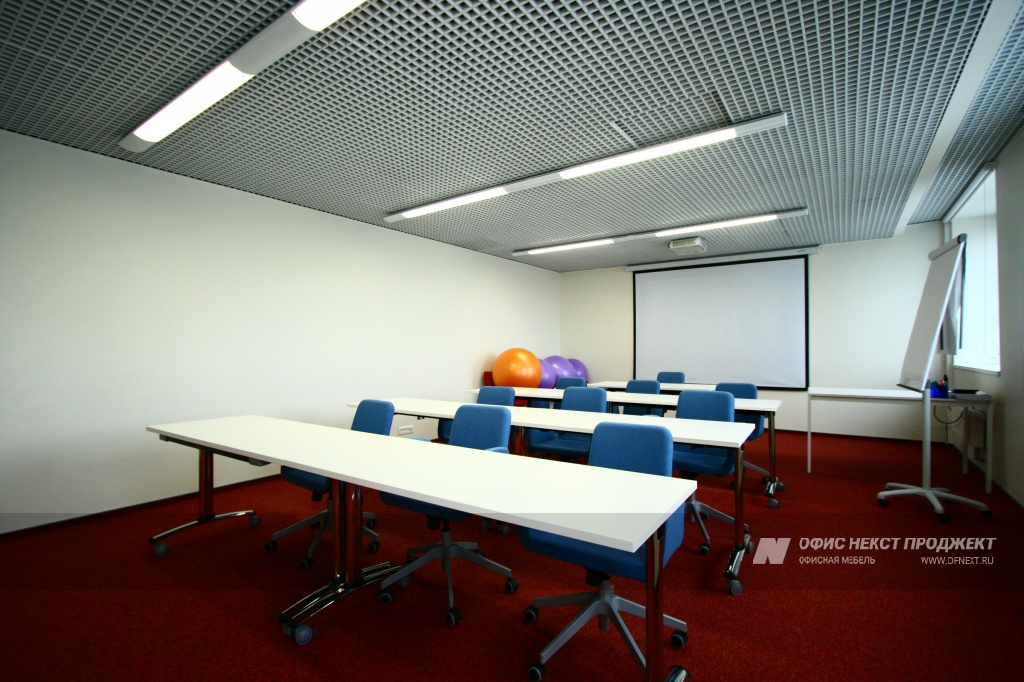 Europos - складные столы для тренингового центра