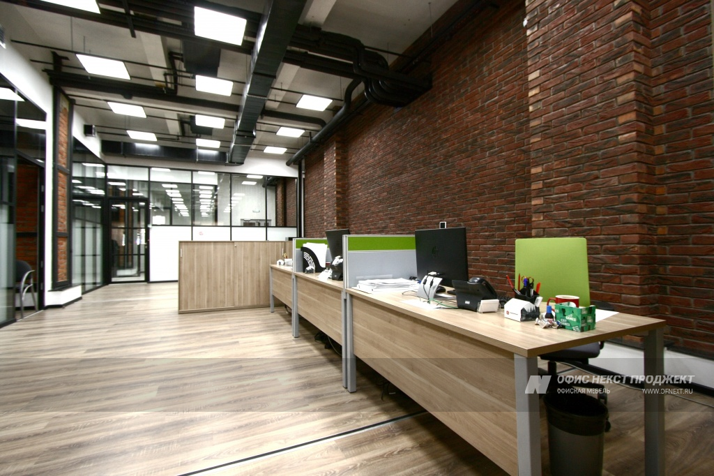 Клиентский департамент. Рабочие столы Interplay на раме.